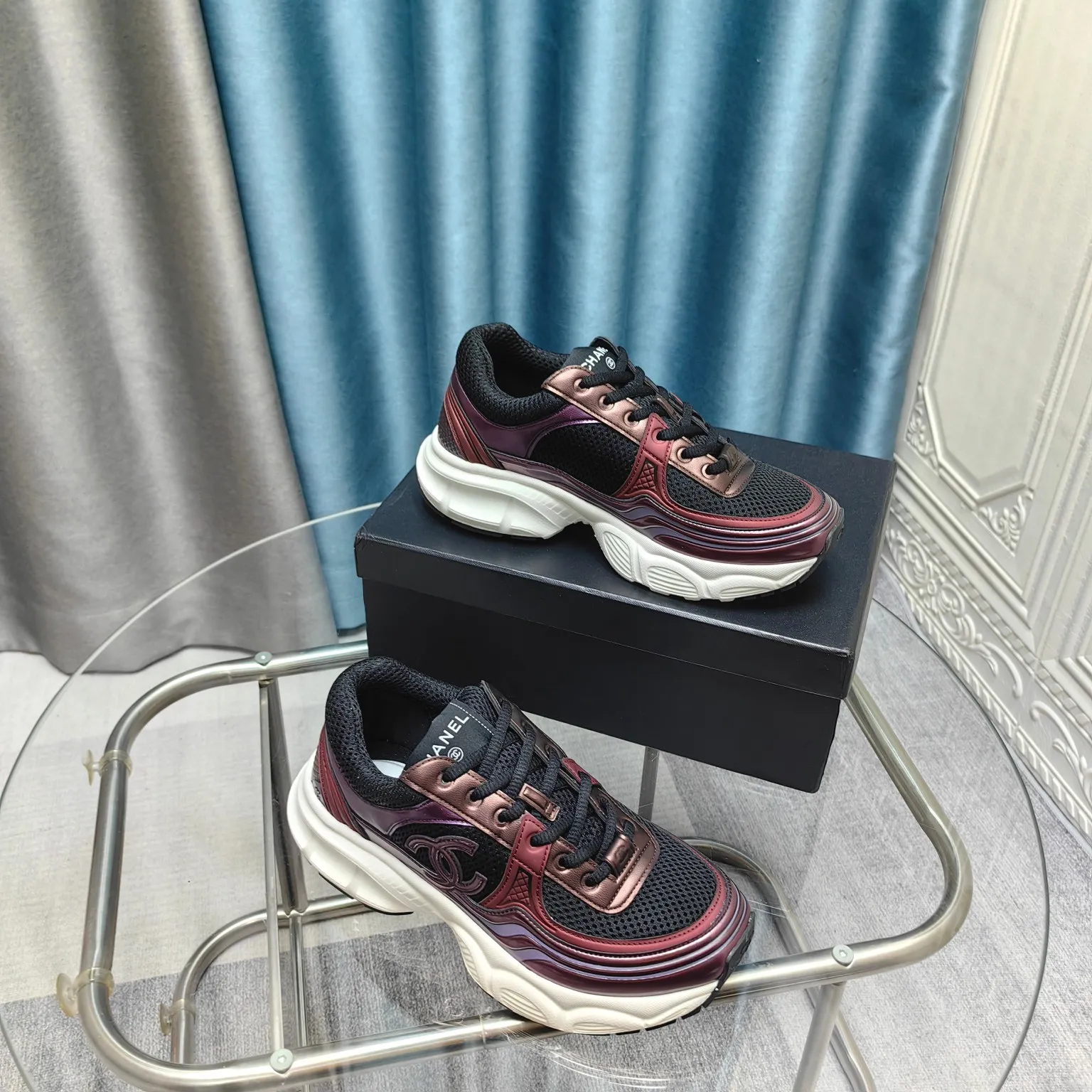 p680🐮🐮Chanel Chanel dad shoes, men and women couples - 2025 counter top casual sports shoes This classic design; the upper is electro-embroidered with a variety of techniques; the outsole is fashionable and sporty; it is unusual to incorporate a variety of color matching elements... The diversified mix and match is very beautiful and versatile, casual, fashionable, sports and outdoor can be taken into account... ꫛꫀꪝ Go➫ Material: ❶Upper is made of: Original imported first-layer silk cowhide + original waterproof cloth + original first-layer cowhide ❷Inner lining: original sheep lining + mesh ❸Outsole based on: original TPU combination outsole Special counter boutique packaging complete set for women 35–41